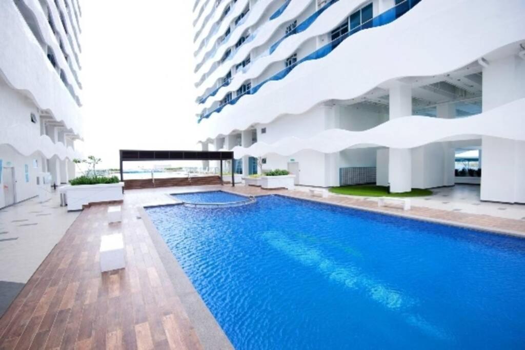 말라카 The Wave - Kota Laksamana -- Pool View -- 6 Pax 아파트 외부 사진